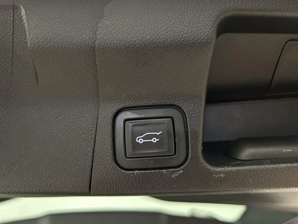 Used 2023 Ebony Twilight Metallic GMC SLE image 9