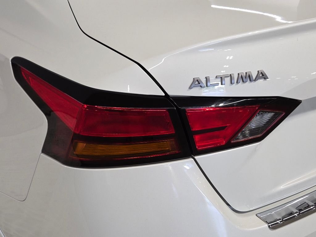 Used 2023 White Nissan 2.5 SL image 16