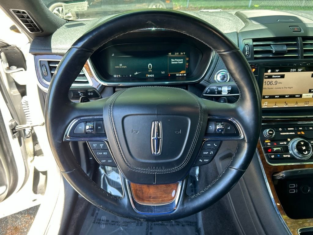 Used 2017 White Lincoln Select image 21