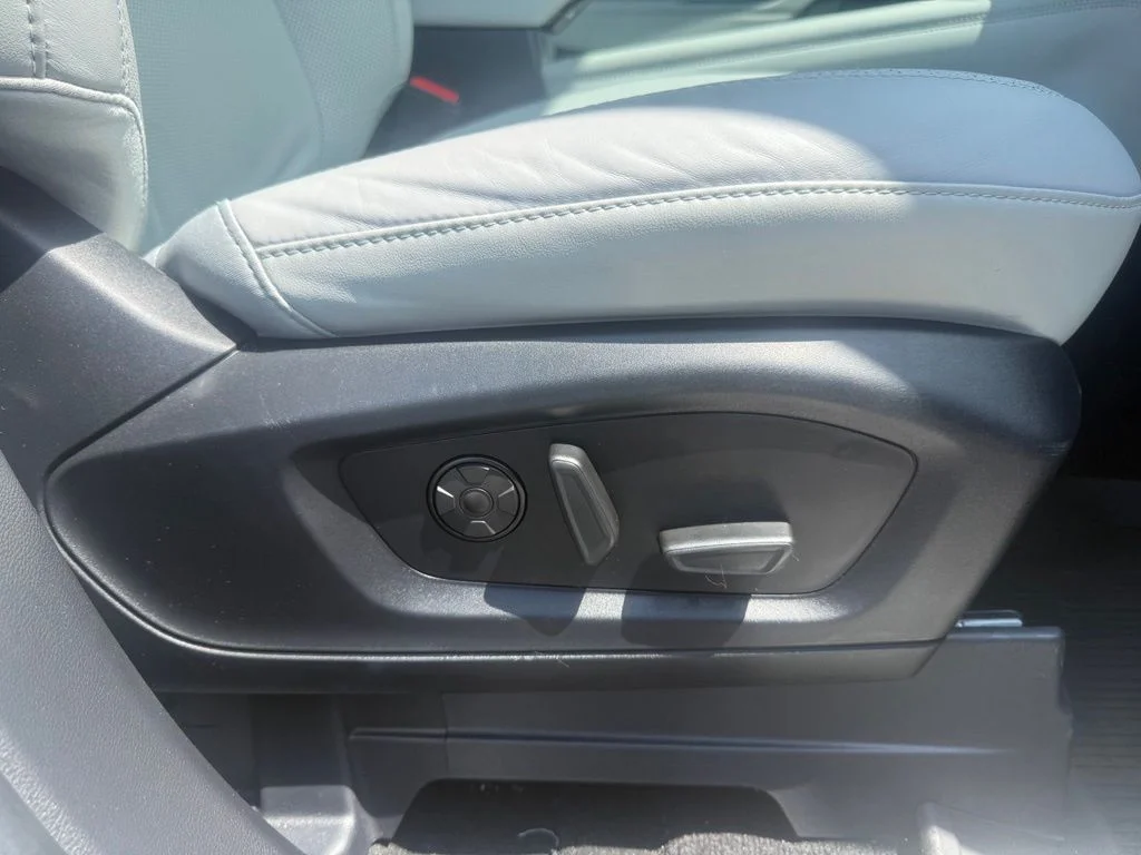 Used 2025 White Ford Platinum image 61