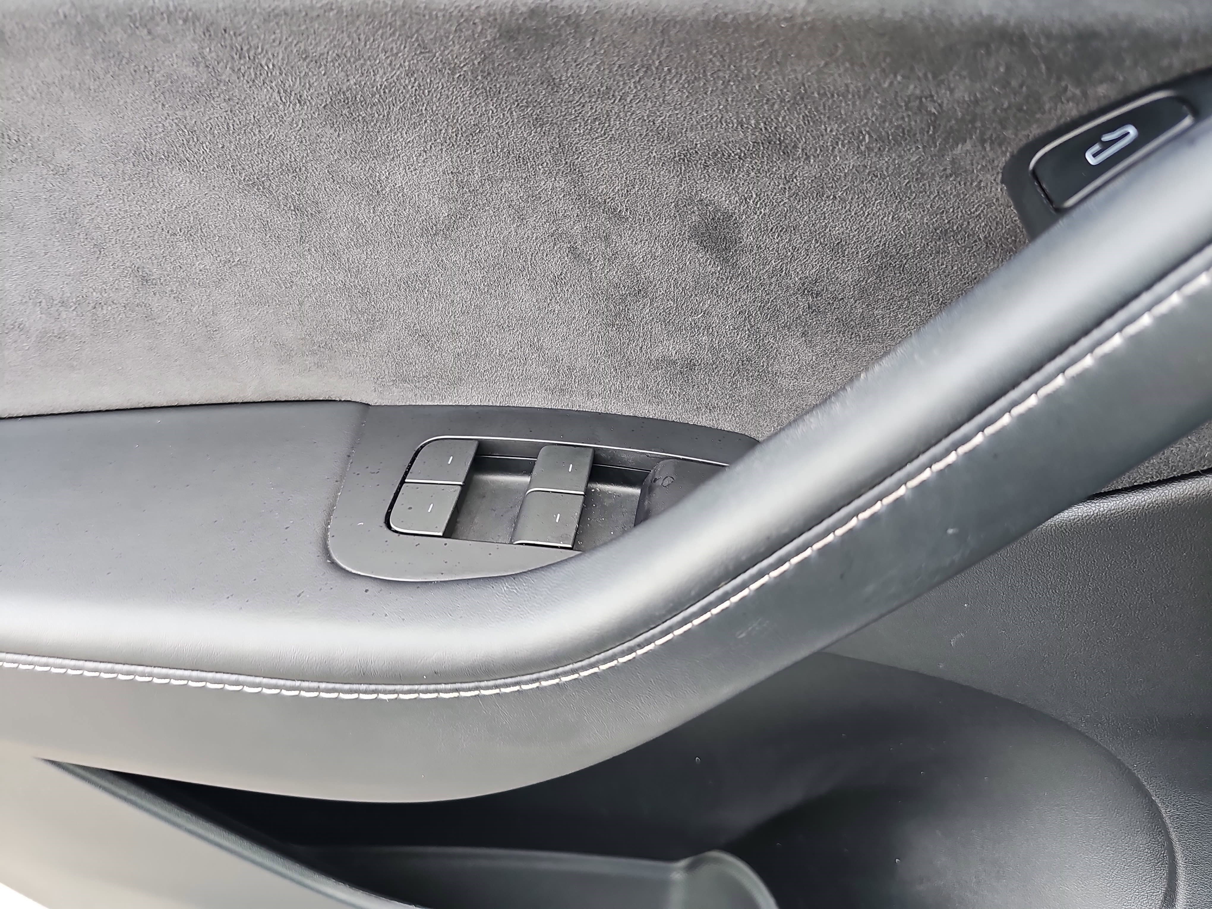 Used 2022  Tesla Long Range image 25