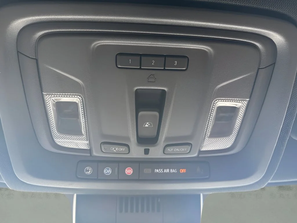Used 2023 Iridescent Pearl Tricoat Chevrolet High Country image 22