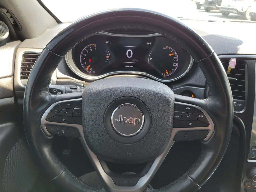 Used 2018 Red Jeep Altitude 4x4 image 31