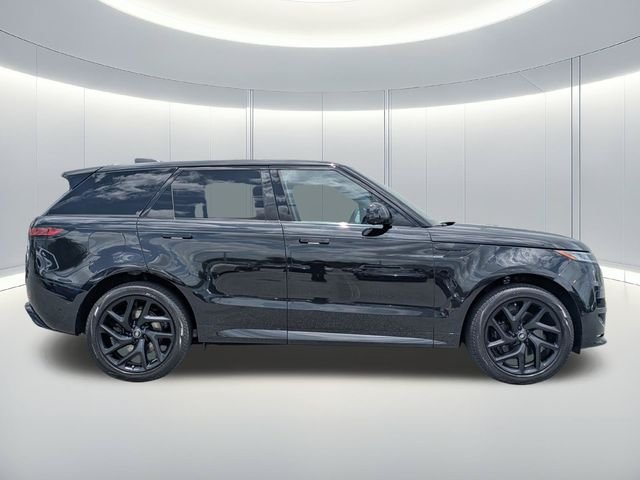 Used 2023 Black Land Rover SE Dynamic image 7