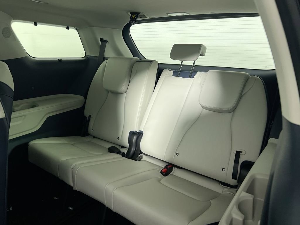 New 2026 Ceramic Silver Kia SX image 30