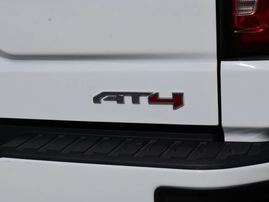 Used 2023 White GMC AT4 image 9