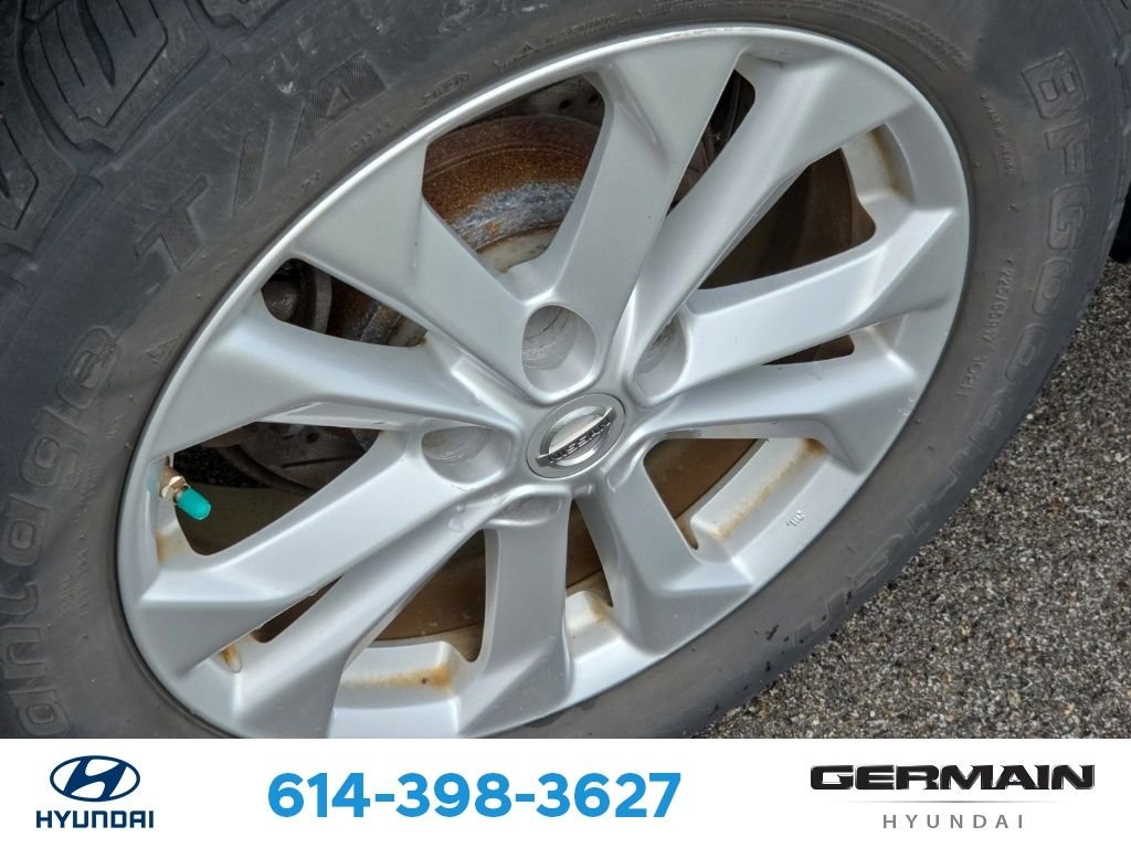 Used 2015 Black Nissan SV image 12