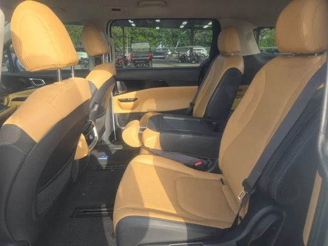Used 2024 White Kia EX image 8