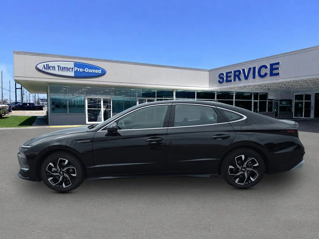 Used 2024 Onyx Black Hyundai SEL image 5