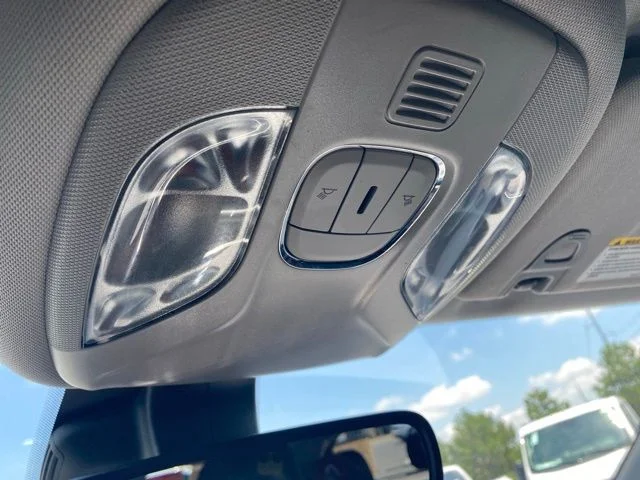 Used 2022 Granite Crystal Clearcoat Metallic Jeep Latitude image 21