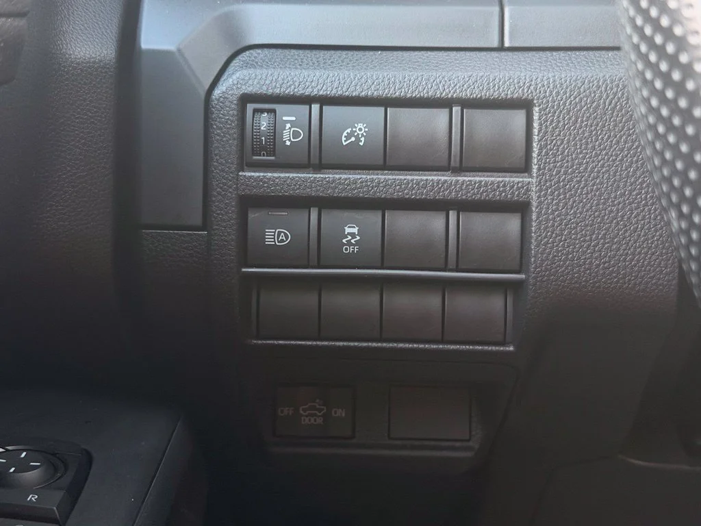 Used 2024  Toyota SR image 21