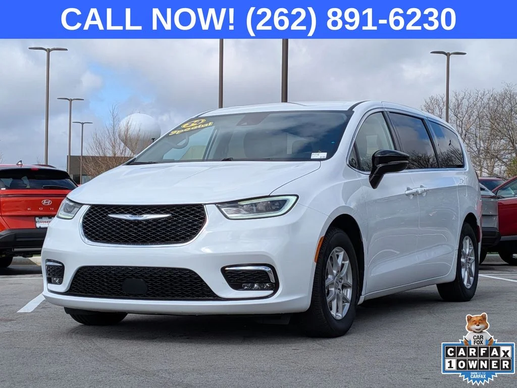 Used 2024 White Chrysler Touring L image 3