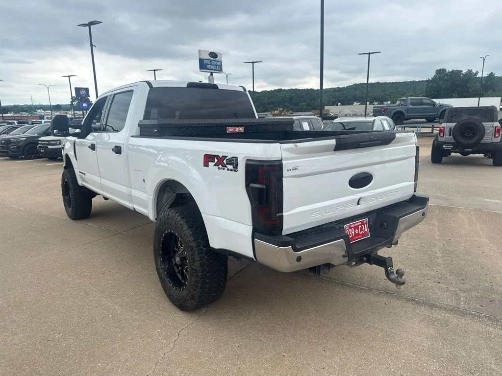 Used 2017 White Ford XLT image 4