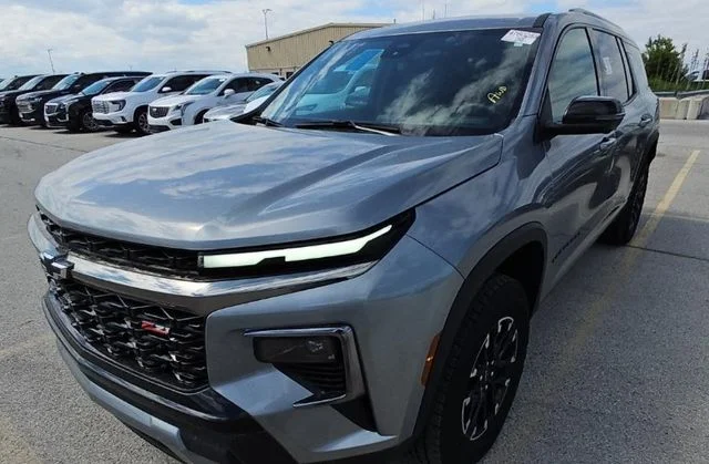 Used 2024 Gray Chevrolet Z71 image 3