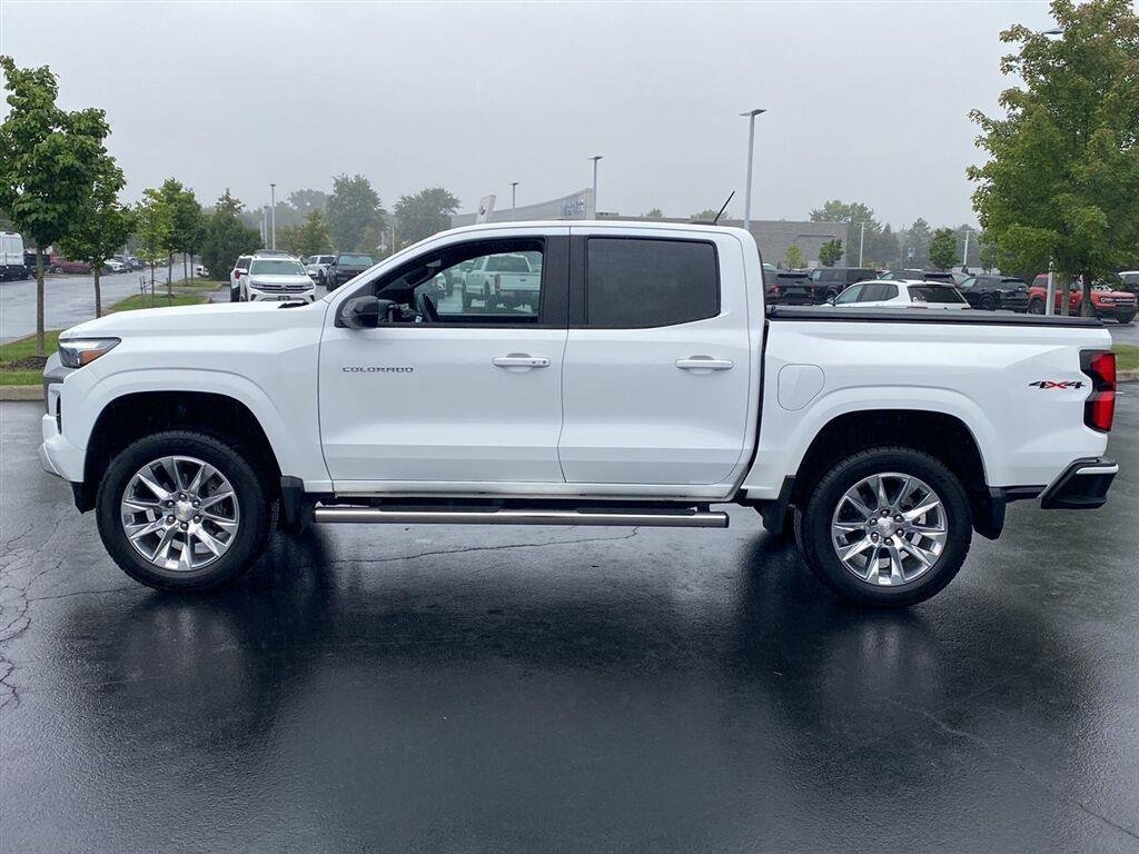 Used 2024 Summit White Chevrolet 4WD LT image 7