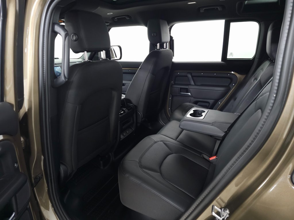 2025 LAND ROVER DEFENDER - Image 35