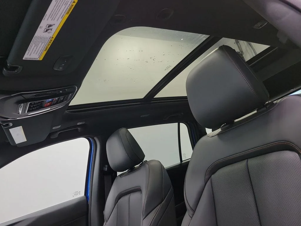 New 2026 Hydro Blue Pearl-Coat Exterior Paint Jeep Limited image 11