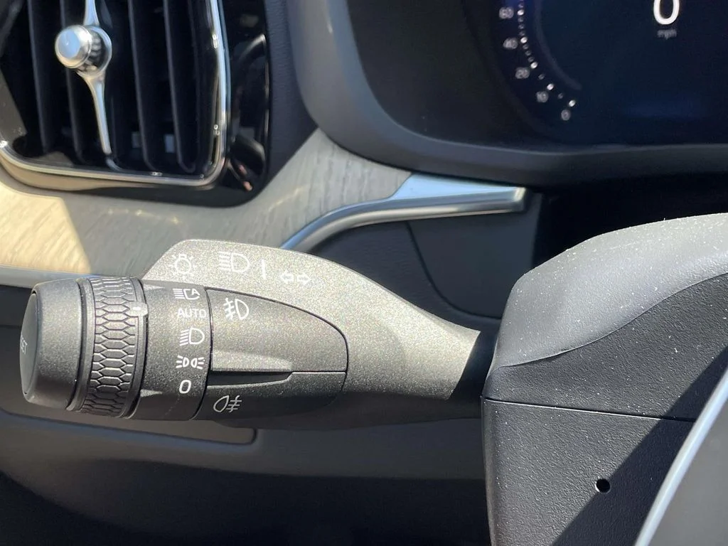 2026 Volvo XC60 Plus - Photo 37