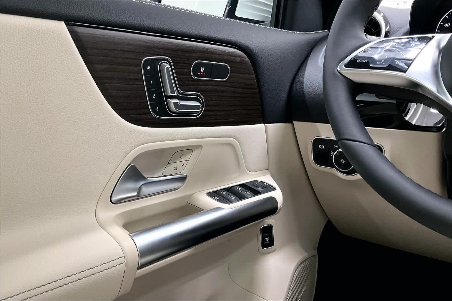 New 2026 Polar White Mercedes-Benz GLA 250 image 18