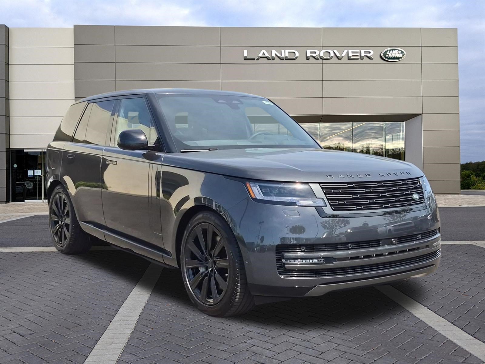 New 2026 Carpathian Grey Premium Metallic Land Rover SE image 3