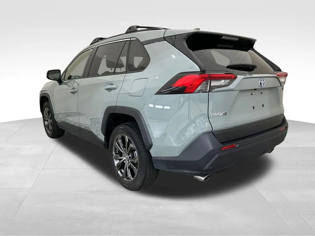 Certified Used 2022 Green Toyota XLE Premium image 3
