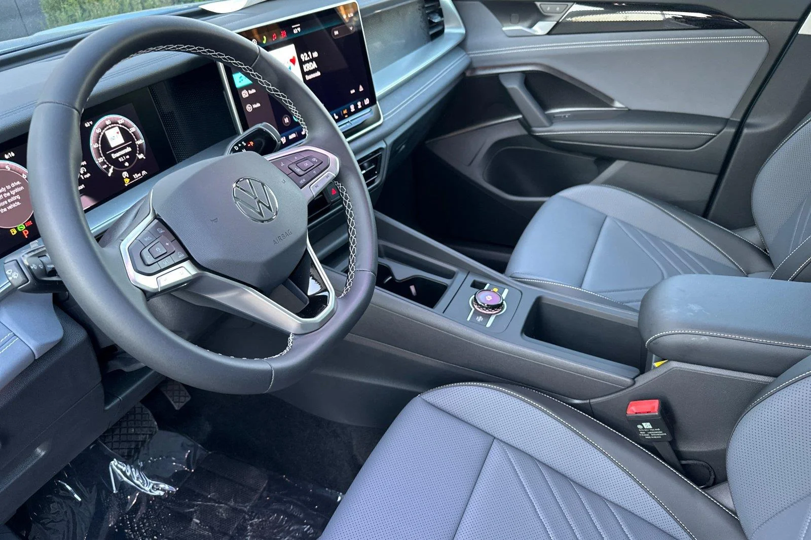 New 2026 Monterey Blue Pearl Volkswagen SE image 10