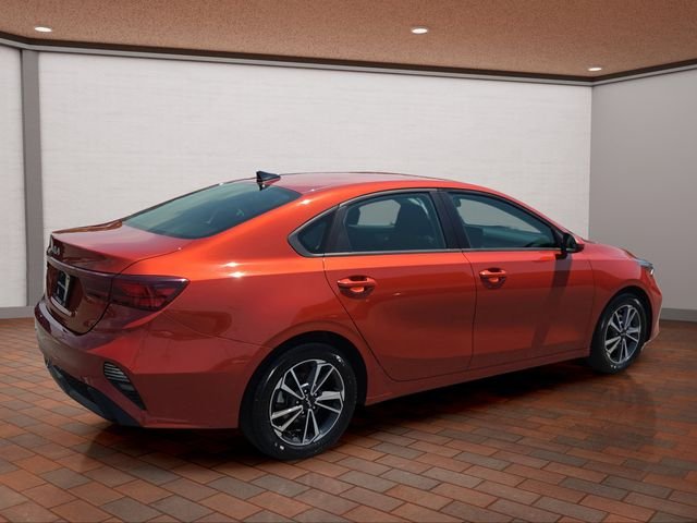 Certified Used 2024 Red Kia LXS image 4