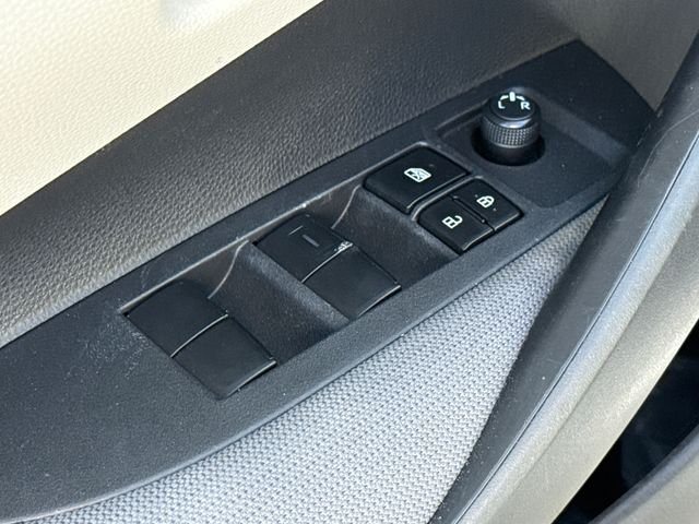 Used 2022 White Toyota LE image 19