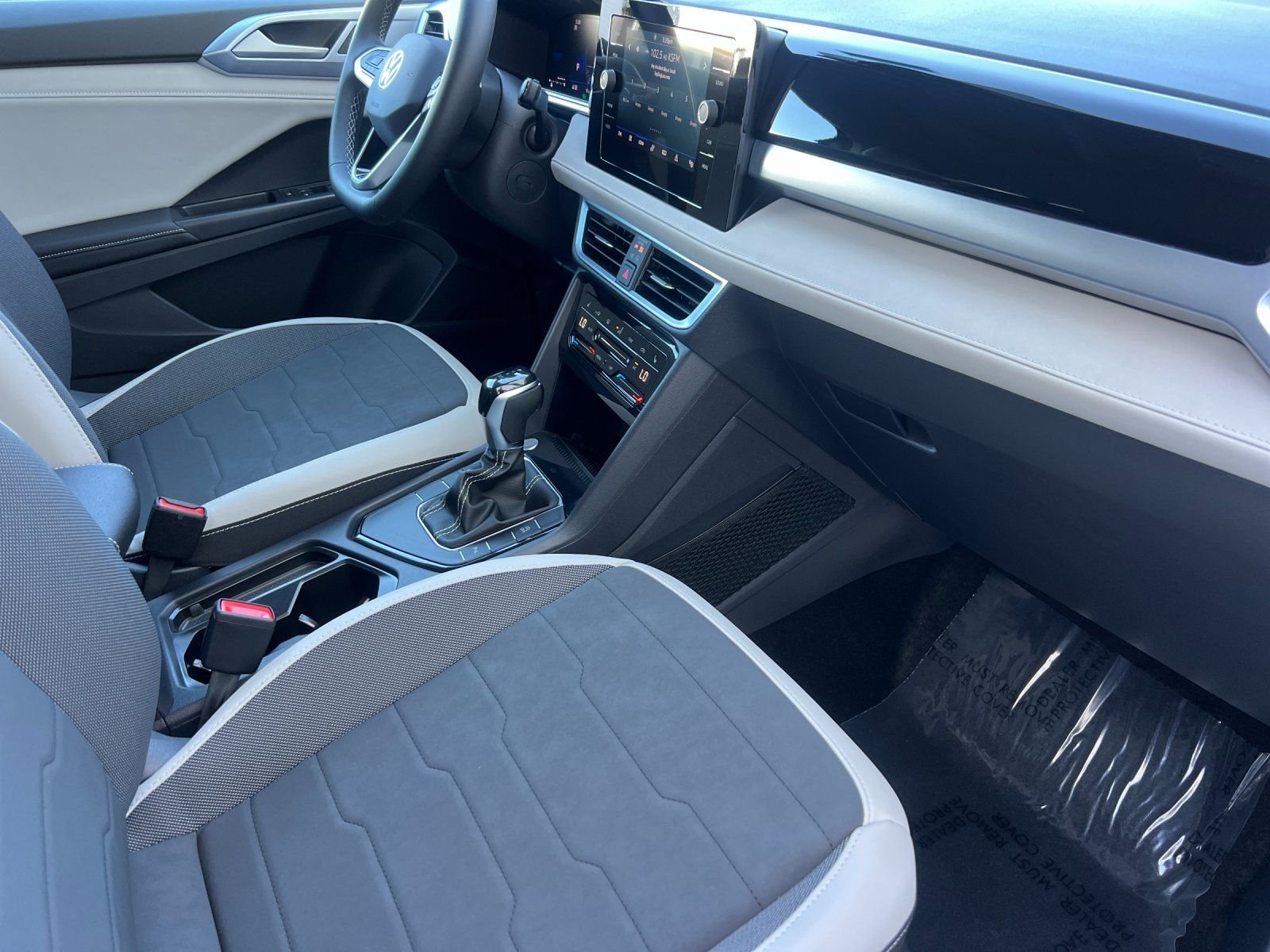 New 2026 Platinum Gray Metallic Volkswagen 1.5T SE image 15