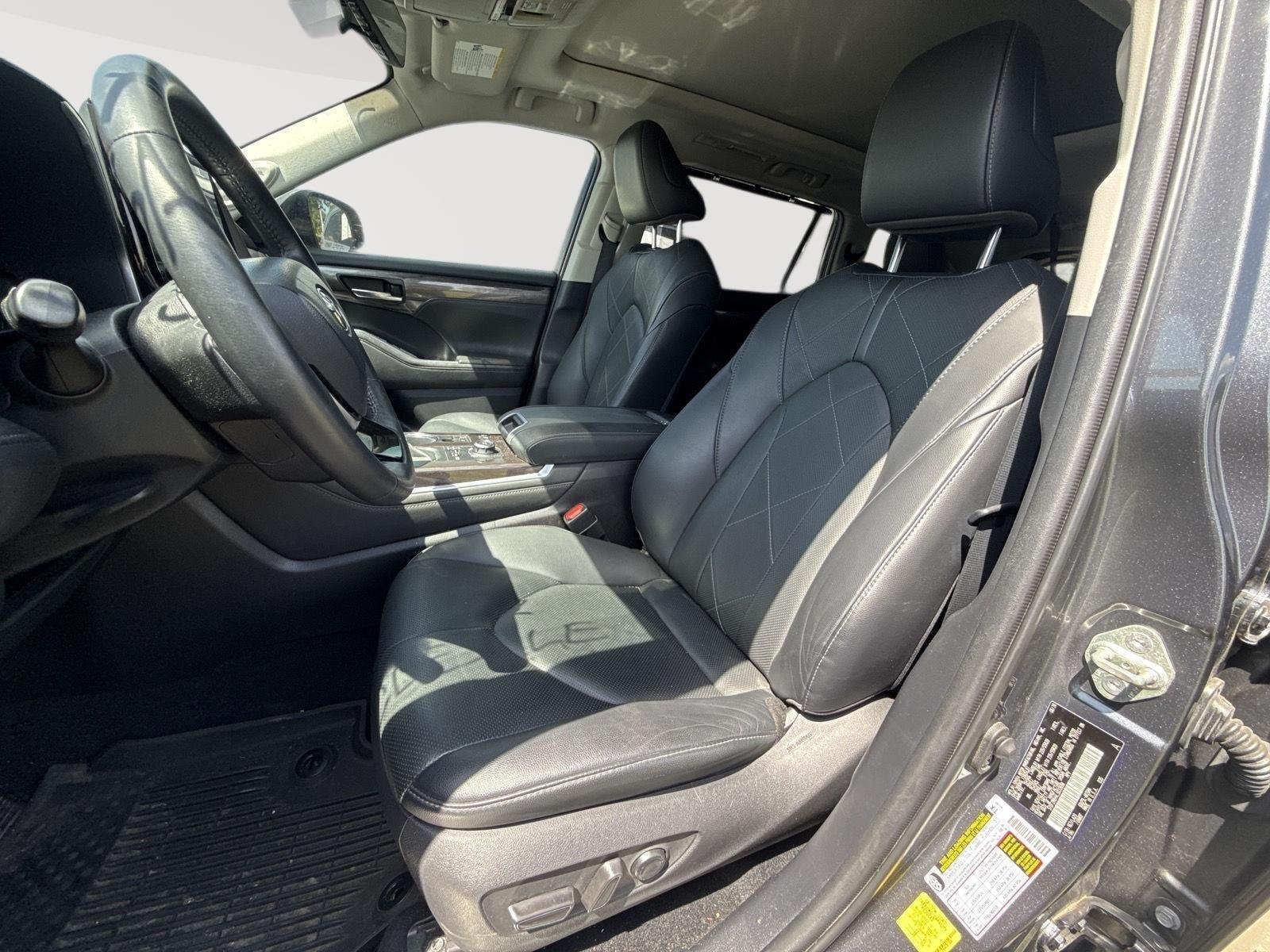 Used 2020 Magnetic Gray Metallic Toyota Platinum image 3