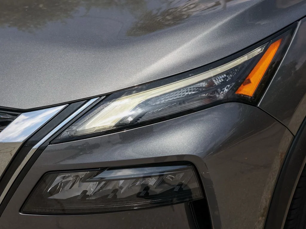 Used 2023 Gray Nissan S image 9