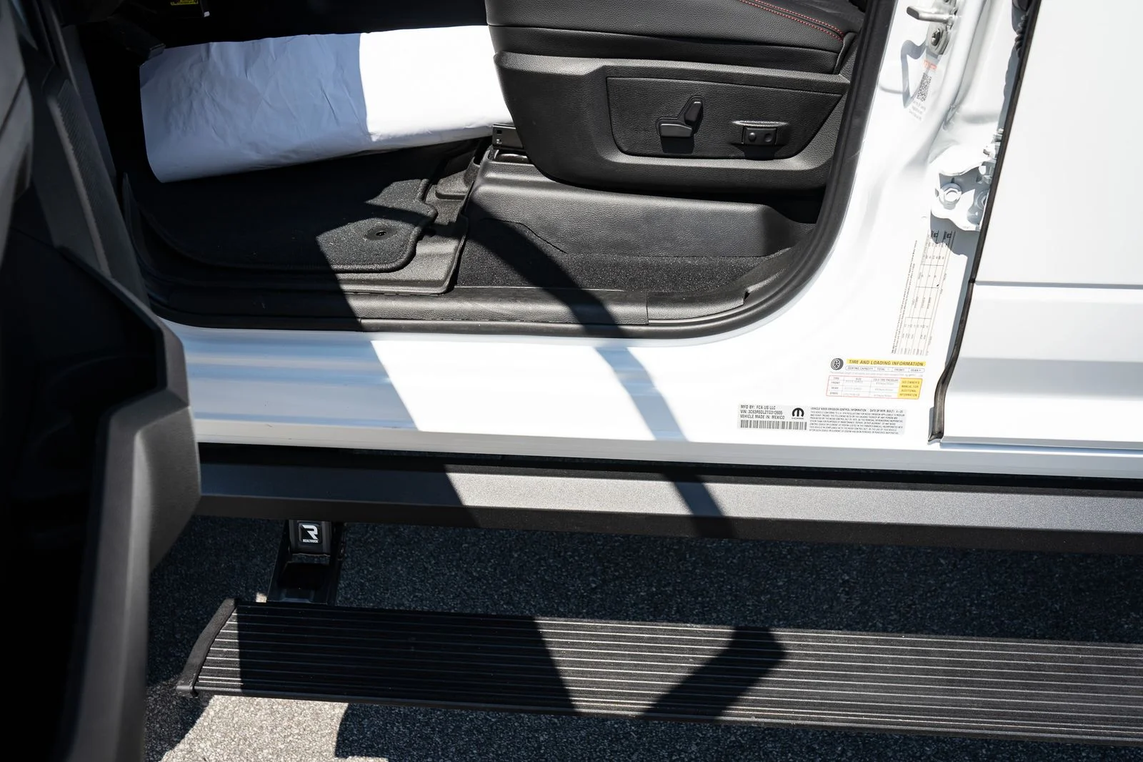 New 2026 Bright White Clear-Coat Exterior Paint RAM Big Horn with Black Widow Package image 35