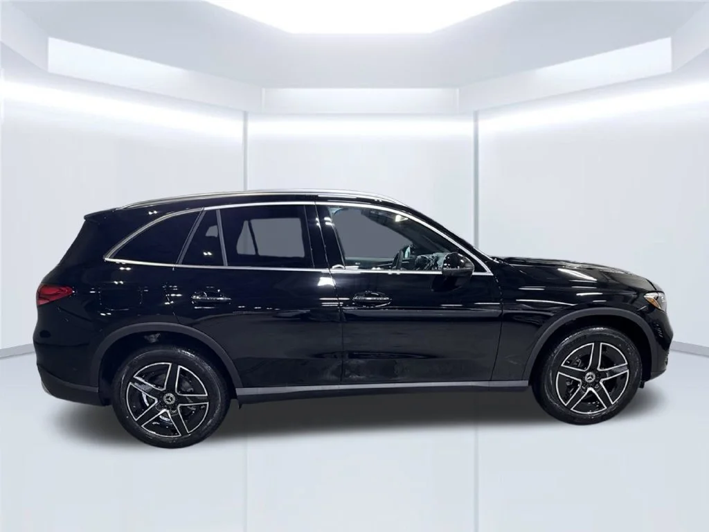 Used 2027 Black Mercedes-Benz GLC 300 image 6