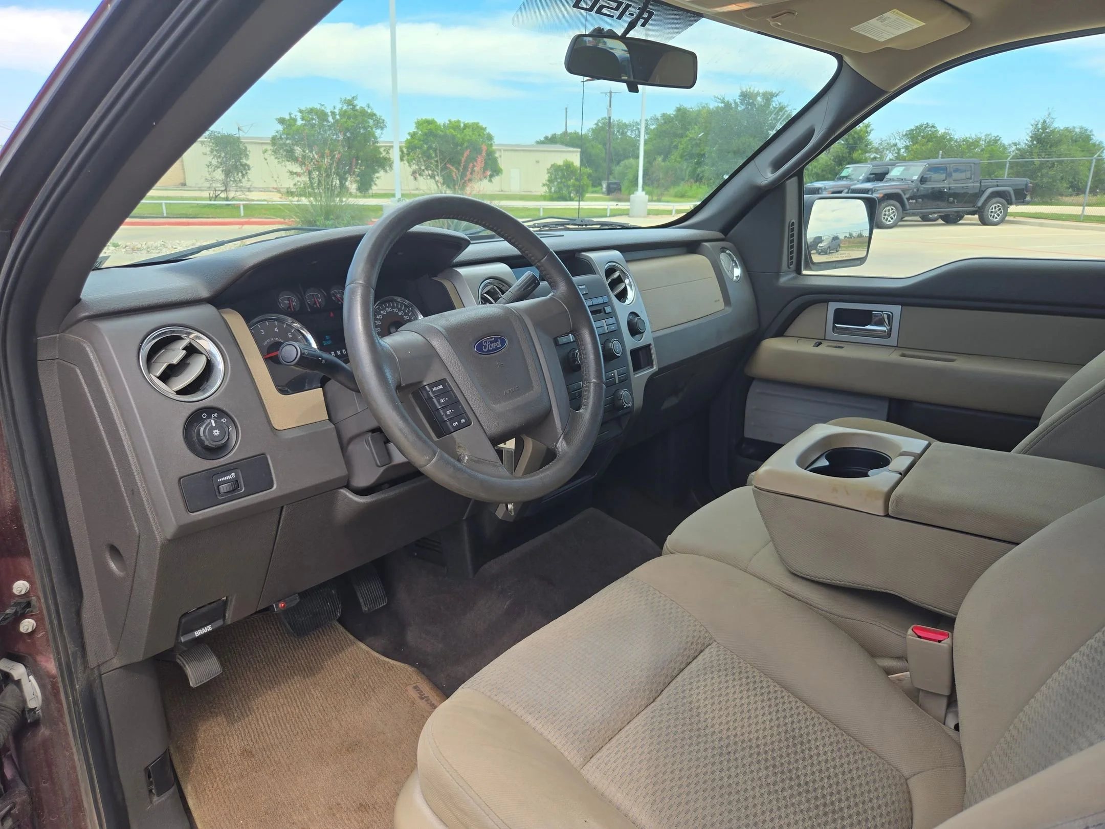 Used 2010 Red Ford XLT image 11