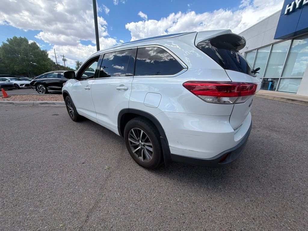 Used 2017 White Toyota XLE image 9