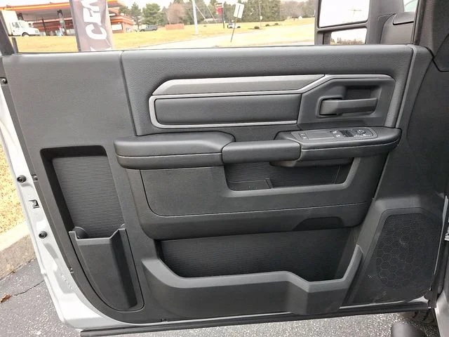 New 2026 Silver Ram Tradesman image 17