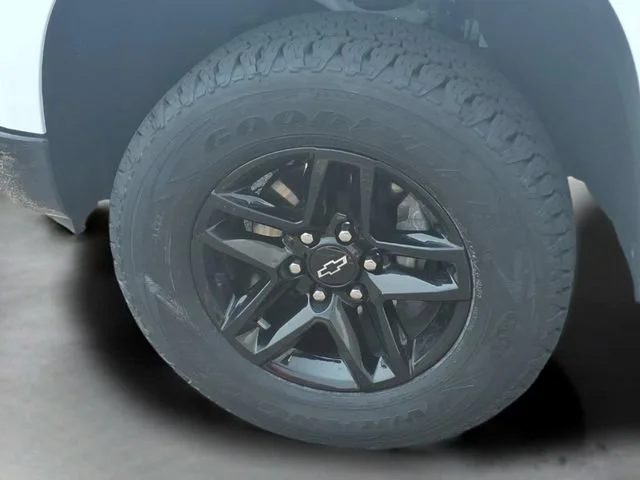 Used 2022 Summit White Chevrolet LT Trail Boss image 16