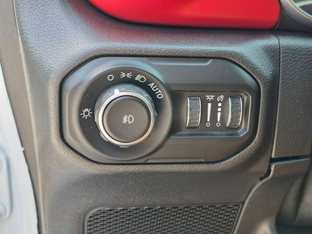 Used 2021 White Jeep Rubicon image 14