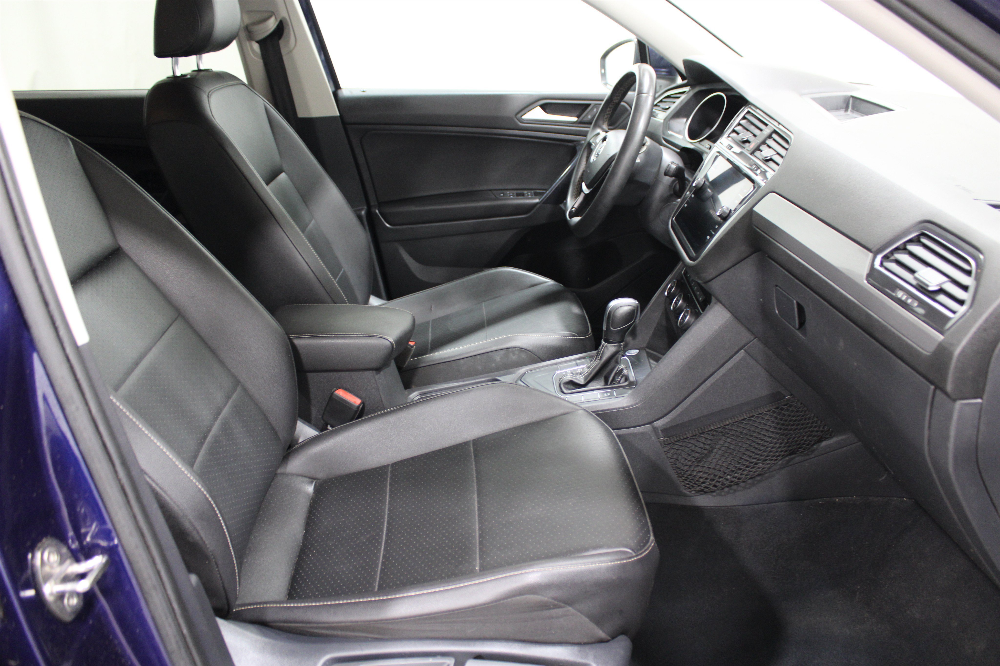 Used 2021 Atlantic Blue Metallic Volkswagen SE image 27