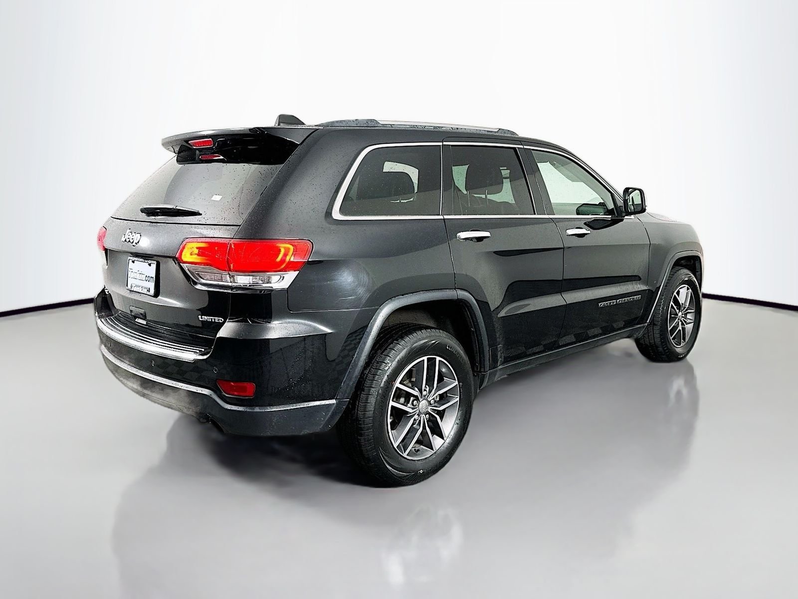 Used 2018 Diamond Black Jeep Limited image 7