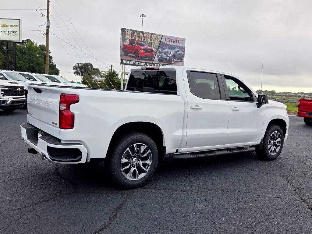 New 2026 Summit White Chevrolet RST image 38