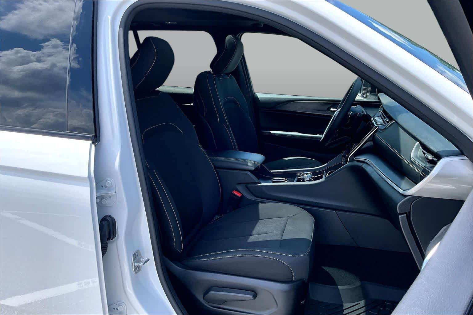 Used 2025 Bright White Clearcoat Jeep Laredo X image 9