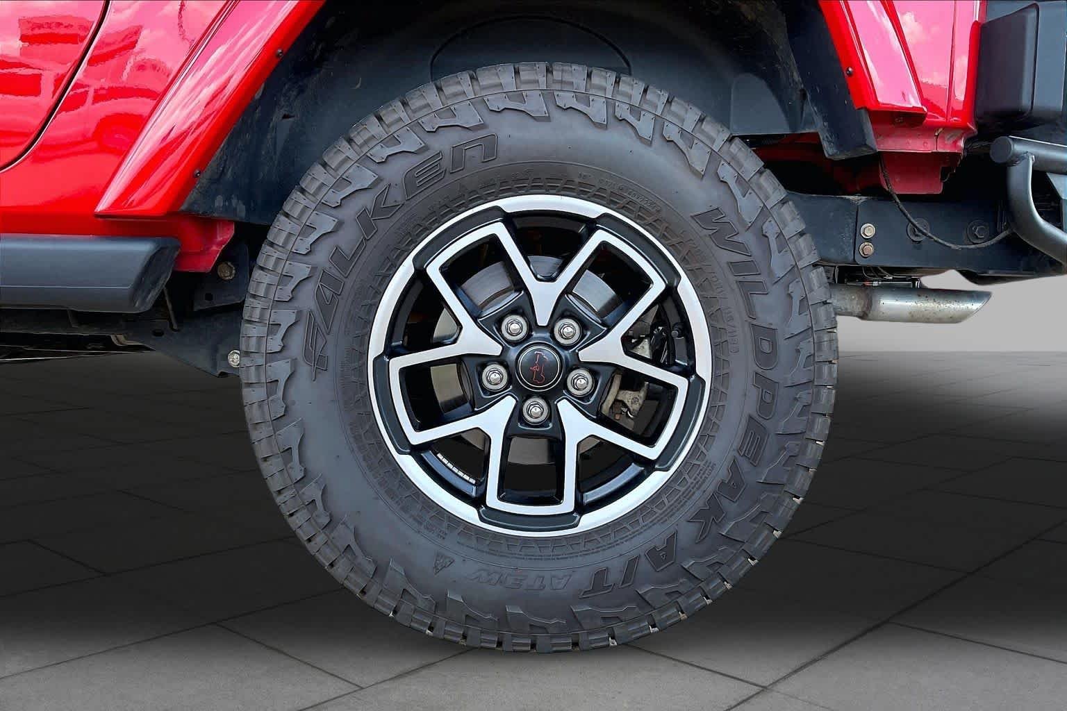 Used 2018 Firecracker Red Clearcoat Jeep Sahara image 11