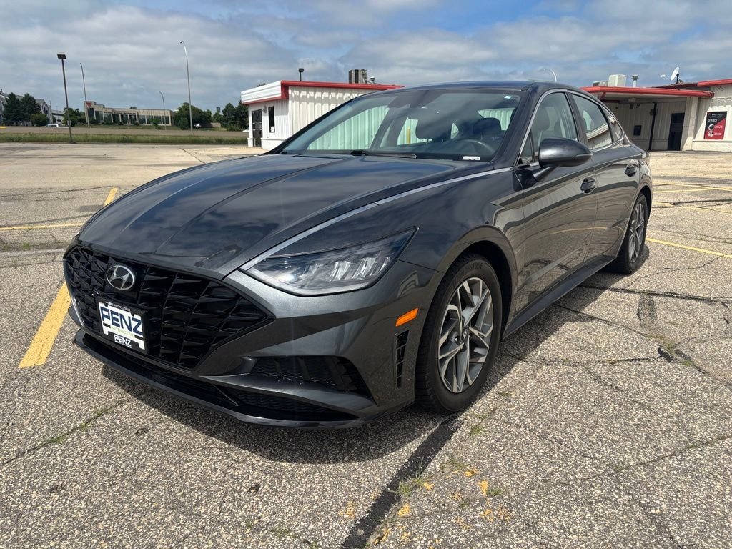 Used 2023 Gray Hyundai SEL image 3