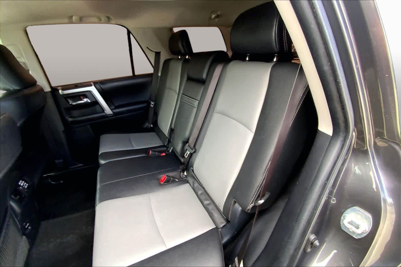 Used 2018 Magnetic Gray Metallic Toyota SR5 Premium image 20