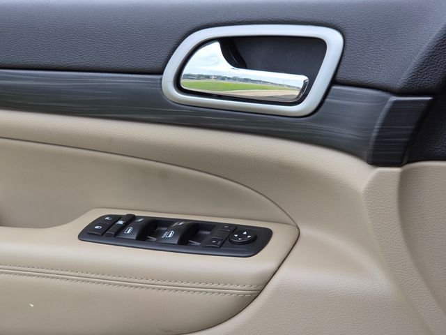 Used 2019 Red Jeep Laredo E image 26