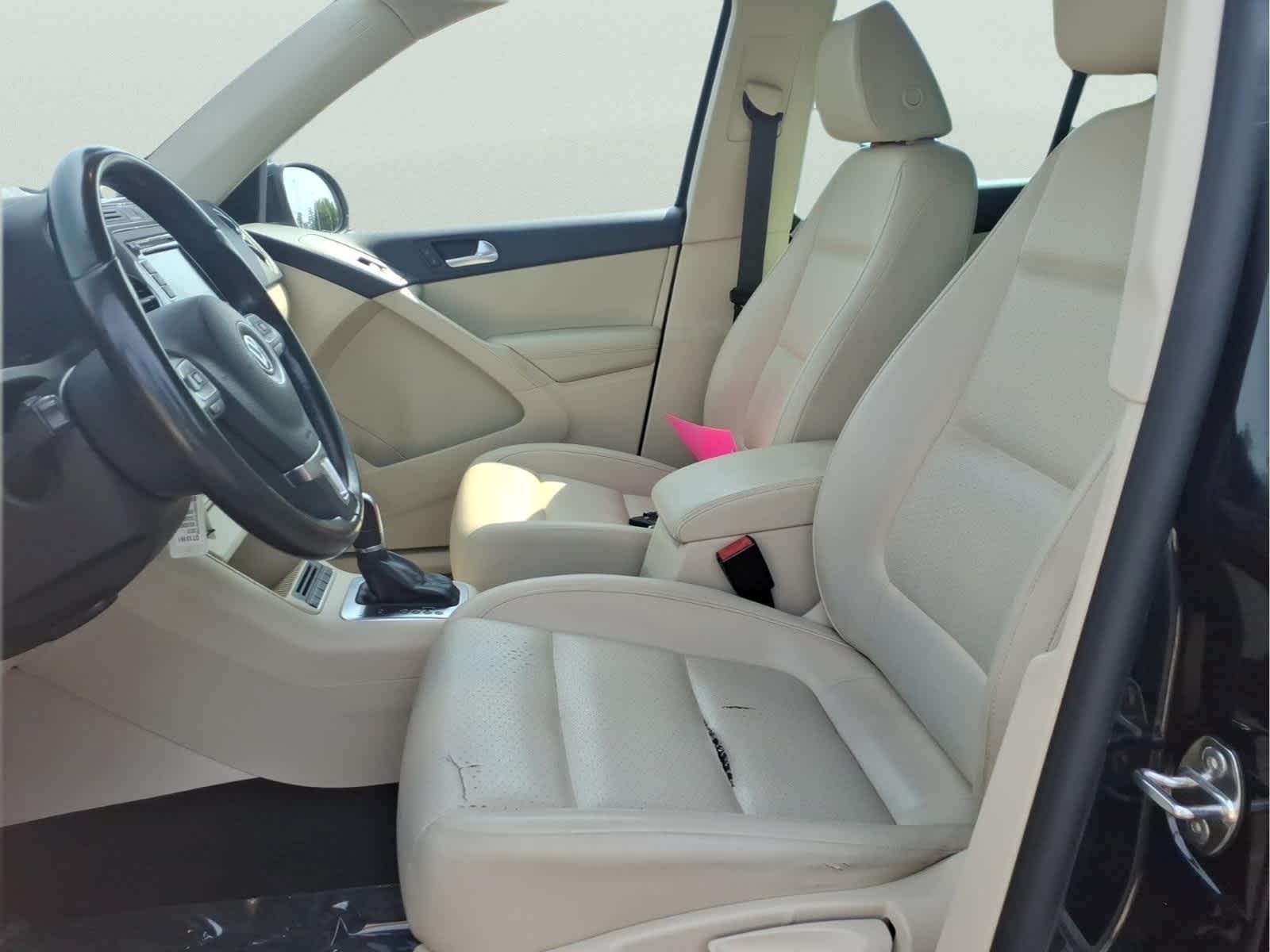 Used 2013 Deep Black Metallic Volkswagen SE w/Sunroof & Nav image 15