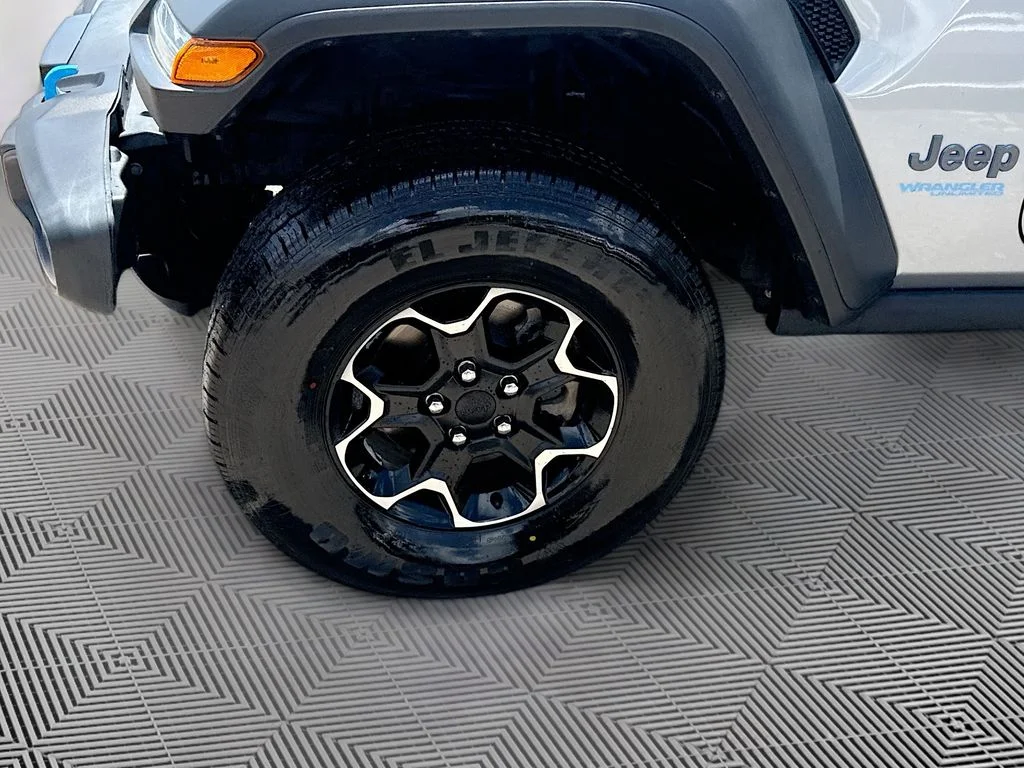 Used 2021 Silver Jeep Unlimited Rubicon 4xe image 35