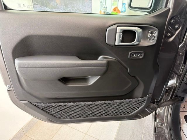 New 2026 Granite Crystal Metallic Clearcoat Jeep Sport S image 18