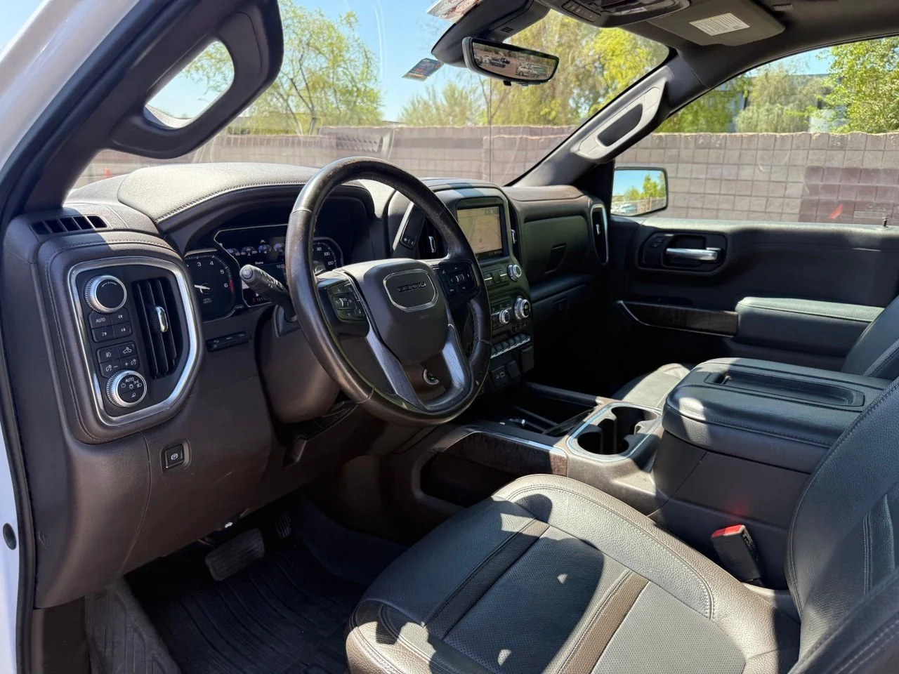 Used 2019 White Frost Tricoat GMC Denali image 15